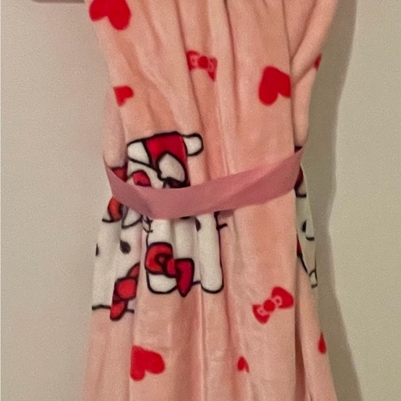 Hello Kitty Valentine’s Plush Throw Blanket NWT 50 x 70 - Picture 2 of 3